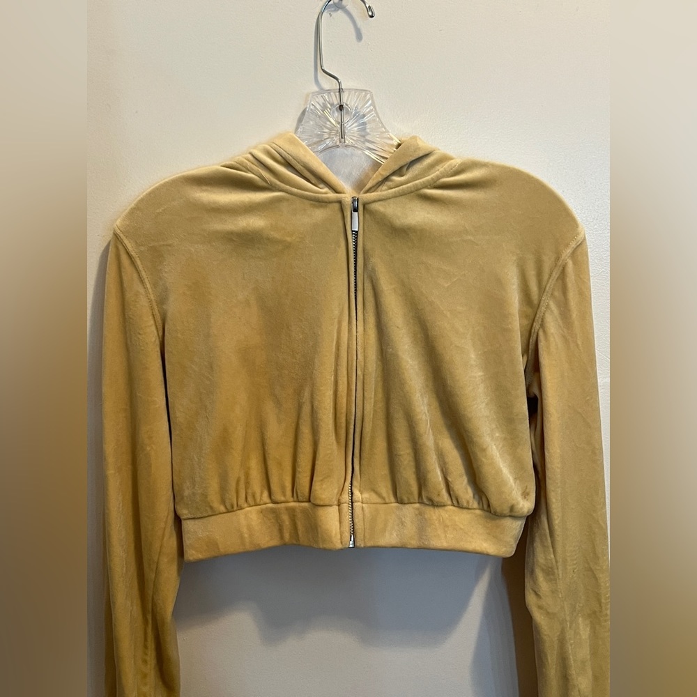 COPY - Cropped Velvet Sweater